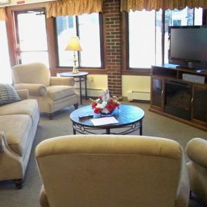 Fairview Manor Community Room - Lounge